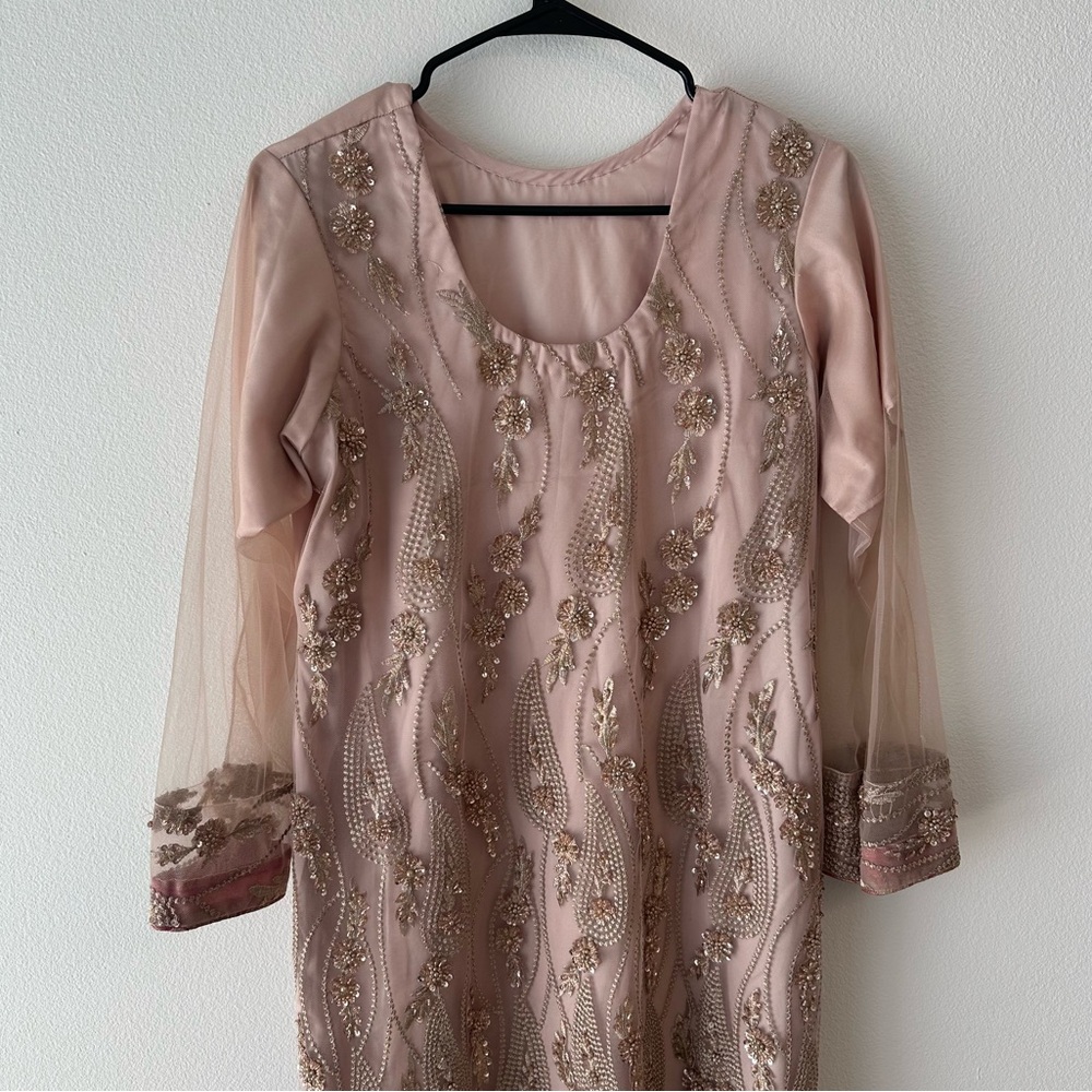 Salwar Kameez Women's Embroidered Peach and Gold Kurta - Picture 3 of 9